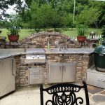 slate and stone outdoor kitchen décor MVOYTAF