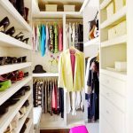 walkin closet super-small-walk-in-closet-with-a-smart- SABUWHN
