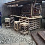 Garden bar how to turn a pile of old pallets into a cool outdoor bar KWSFAOP