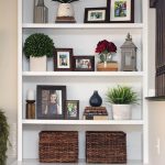 Styled Family Room Bookshelves | decorating bookshelf | Living Room