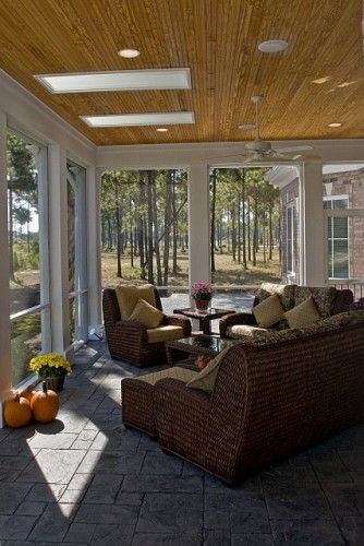 Choosing Sunroom Furniture to Match your Design Style | screened in