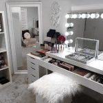 Makeup Vanity Idea | Bedroom makeup vanity, Beauty room decor .