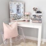 15 Super Cool Vanity Ideas For Small Bedrooms | Room decor .