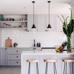 Soft gray kitchen | Kitchen interior, Kitchen trends, Grey kitchen .