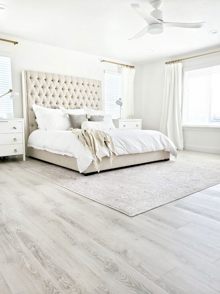 1700445770_white-laminate-flooring.jpg