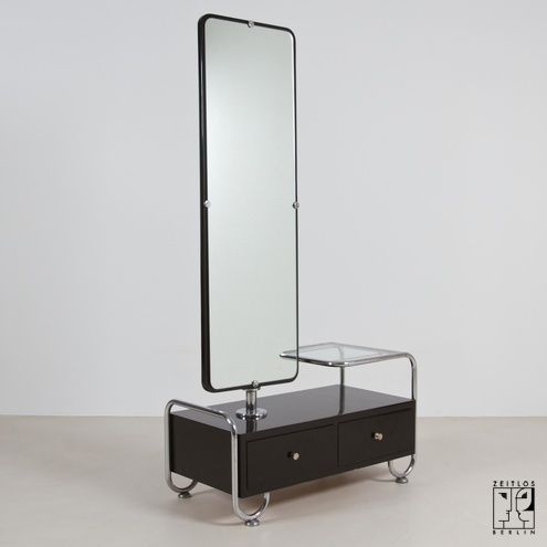 Mirrored Dressing Table for Better Command on Applying Make-up