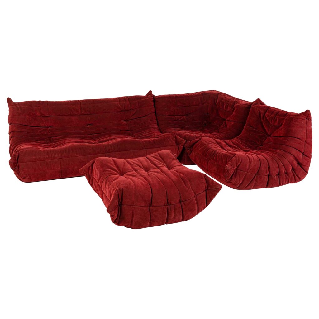 1700500099_red-sectional-sofa.jpg