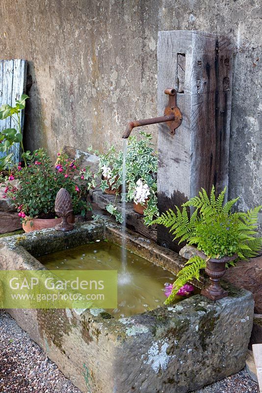 The Benefits of Adding a Garden Fountain to Your Outdoor Space