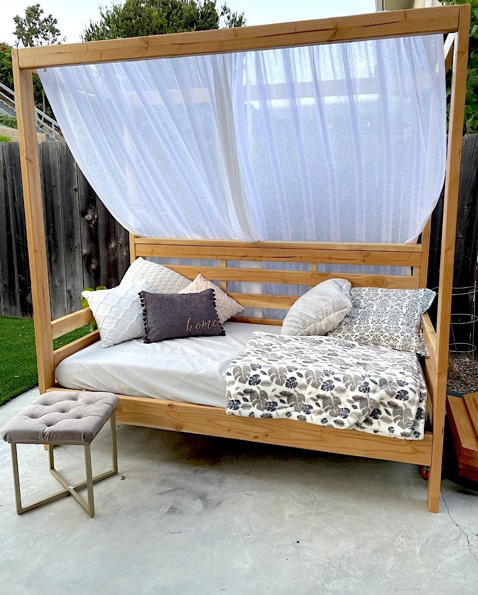 Outdoor Daybed for Your Quality Time in The Patio