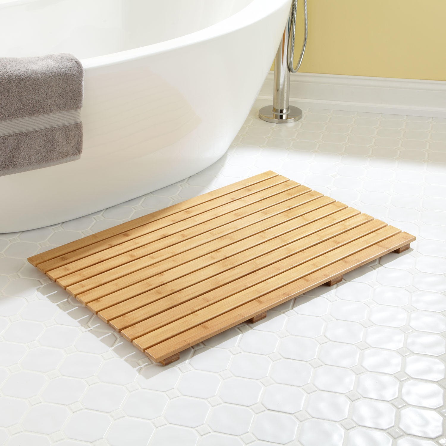 bathroom mat ... a touch of spa appeal to the bathroom with the spacious QFIFJYT