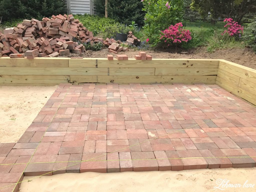 diy brick patio - laying brick patio WTLYKLI
