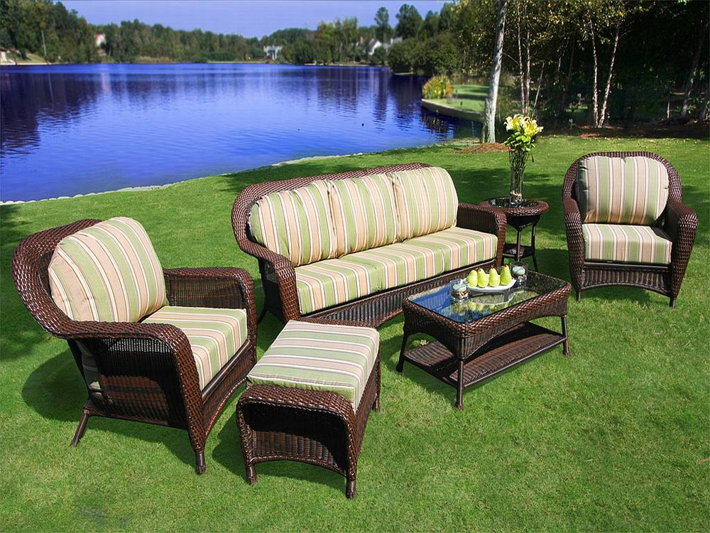 effective and proven tips in choosing the best wooden lawn furniture. CIJNVDK