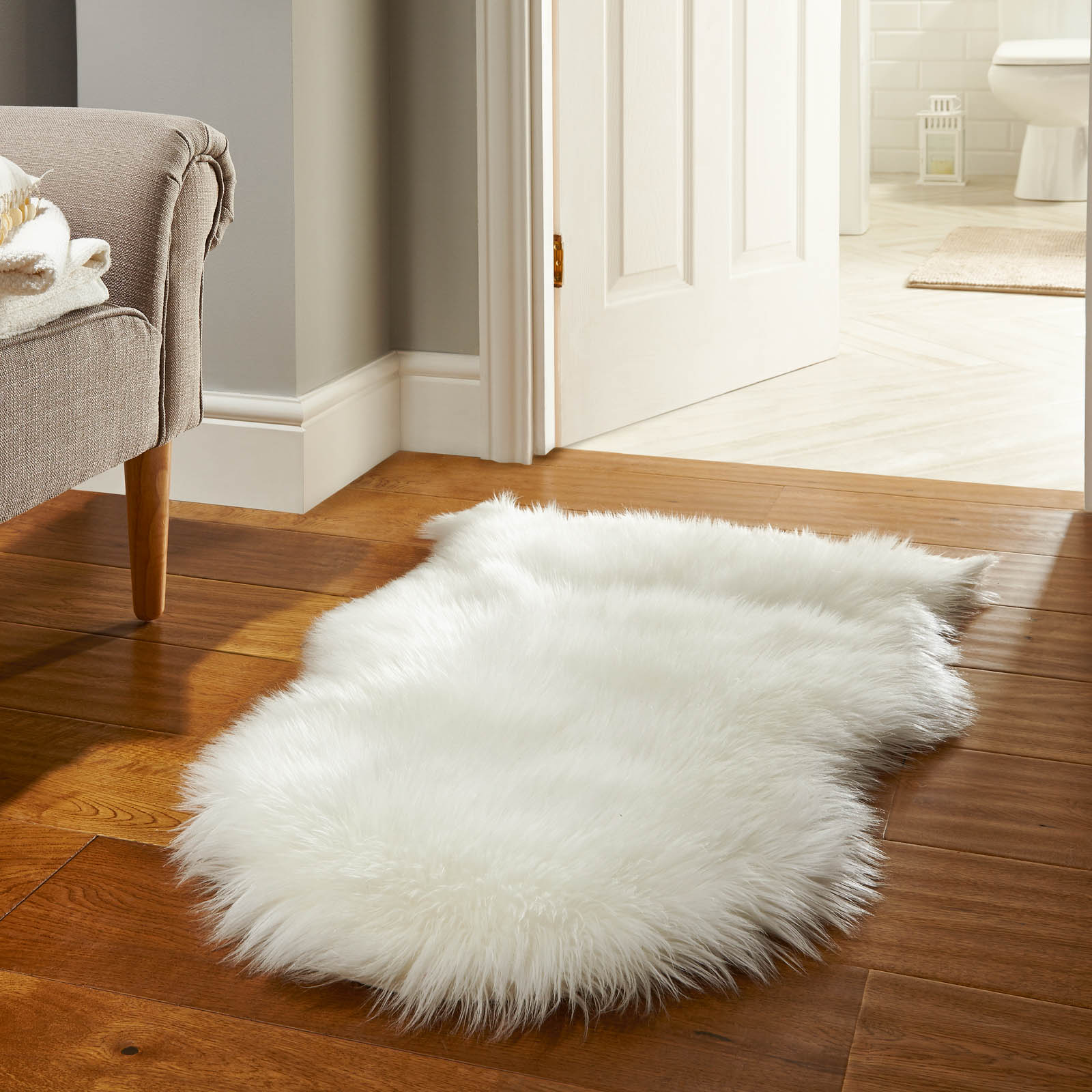 faux fur rugs in white LIIIMKN