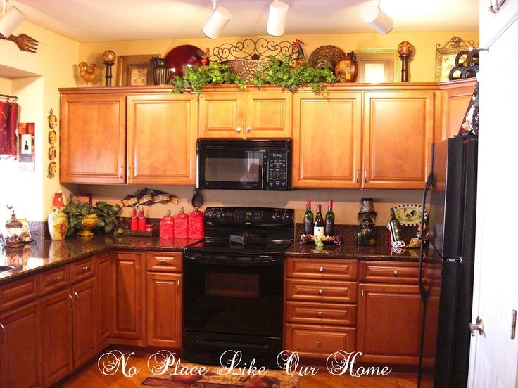 kitchen decor ideas decorating above kitchen cabinets tuscany | hereu0027s a closer look at the top LNZHPCB