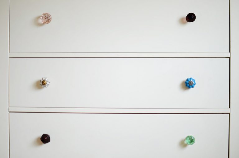 Giving a totally new look by using stylish dresser knobs