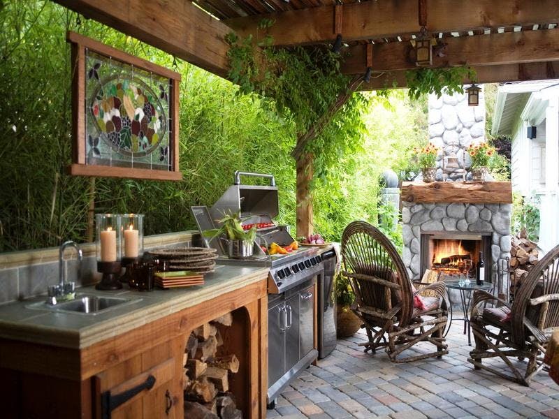 outdoor kitchen open grilling: open storage and warm earth tones make this kitchen feel as LHBHSDC