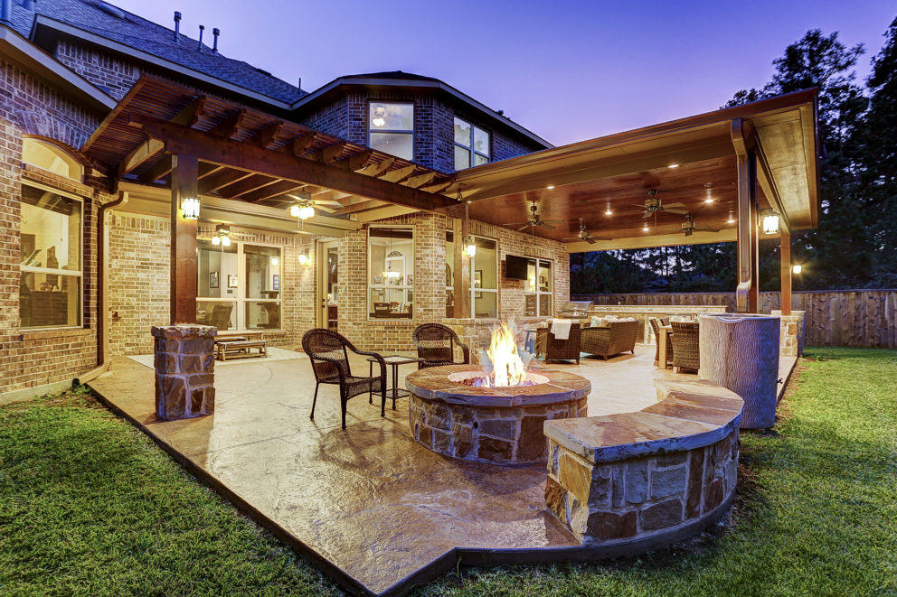 outdoor living space in the woodlands YOANIJR
