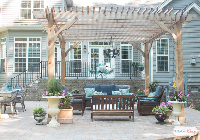 patio decorating ideas see how we transformed our boring back yard with the addition of a KMYHOTW