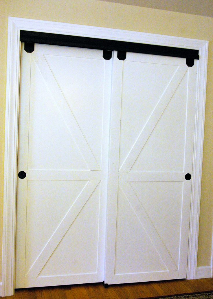 sliding closet doors diy faux barn doors on a sliding bypass closet door 02 featured on ALUATST