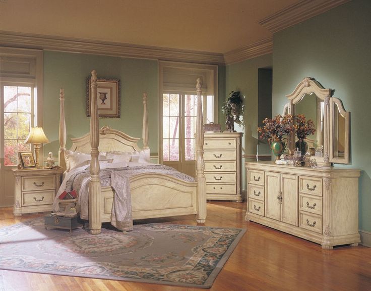 vintage bedroom furniture iu0027m really liking this vintage looking off white furniture. | for the home HUIUDXN