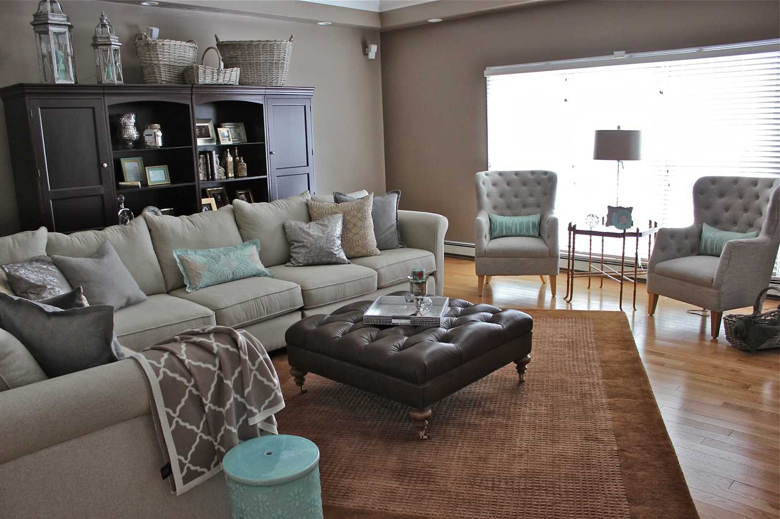 grey rug with brown couch grey carpet brown couch trends also awesome walls ideas accents rug gray UNPBSHY