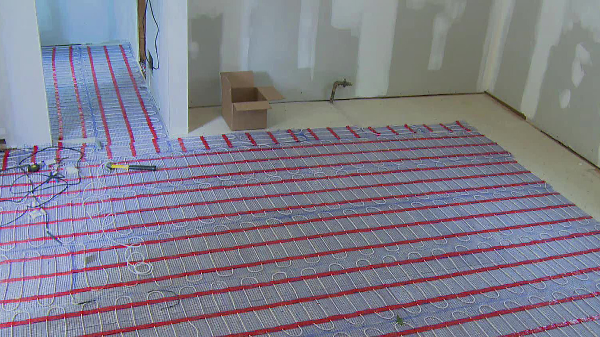 installing heated floors video | diy IACRKIE