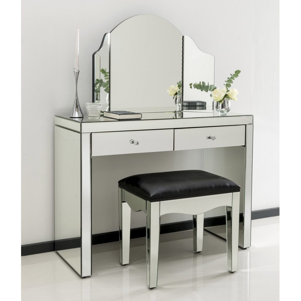 Mirrored Dressing Table for Better Command on Applying Makeup