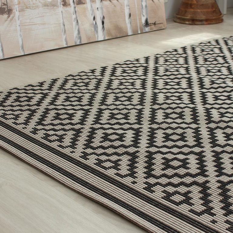 Outdoor rugs a mechanism to beautify and protect your outdoor area