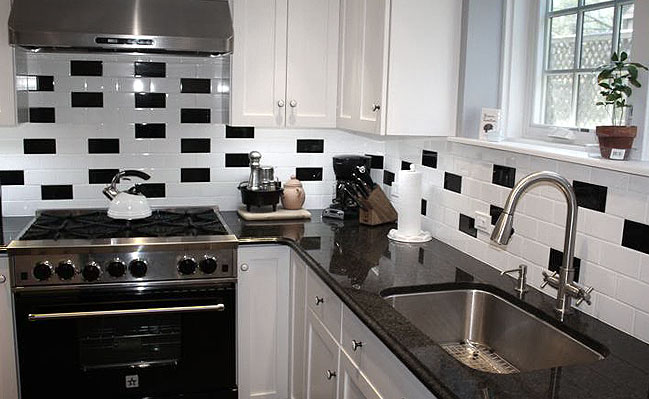 Black and White Kitchen Backsplash Ideas for Aesthetic Homeowners