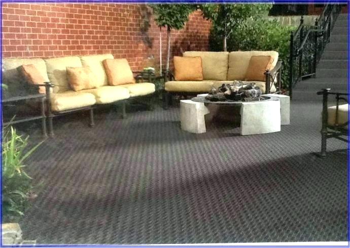 Make your deck more lively and decorative using outdoor carpet for decks