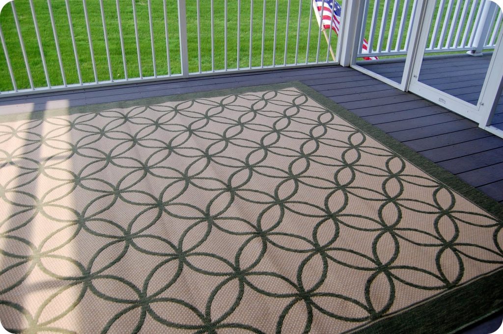 Make your deck more lively and decorative using outdoor carpet for