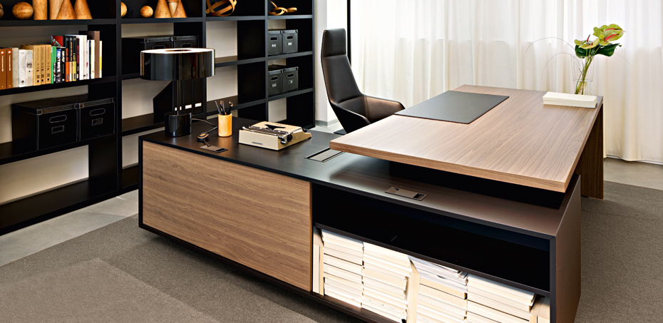 Report: the Italian executive modern desk furniture