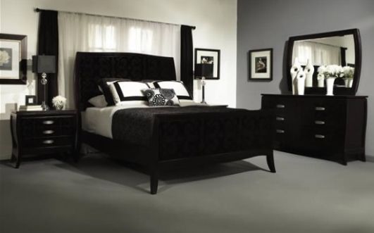 Black and white bedroom with gray accent wall | Black bedroom .
