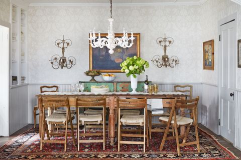 People Can't Decide Whether Rugs Belong in the Dining Room or N