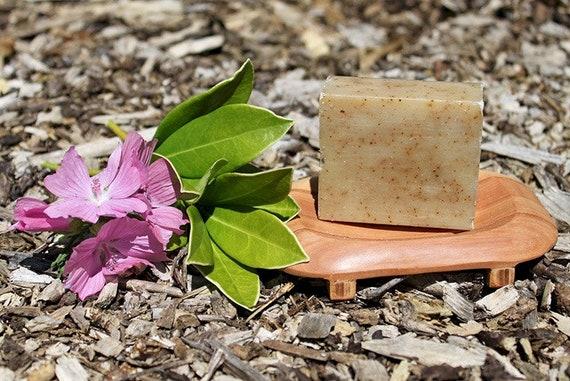 Choose ‌artisan soap dishes ‍and toiletries‌ to complete your boho bathroom look