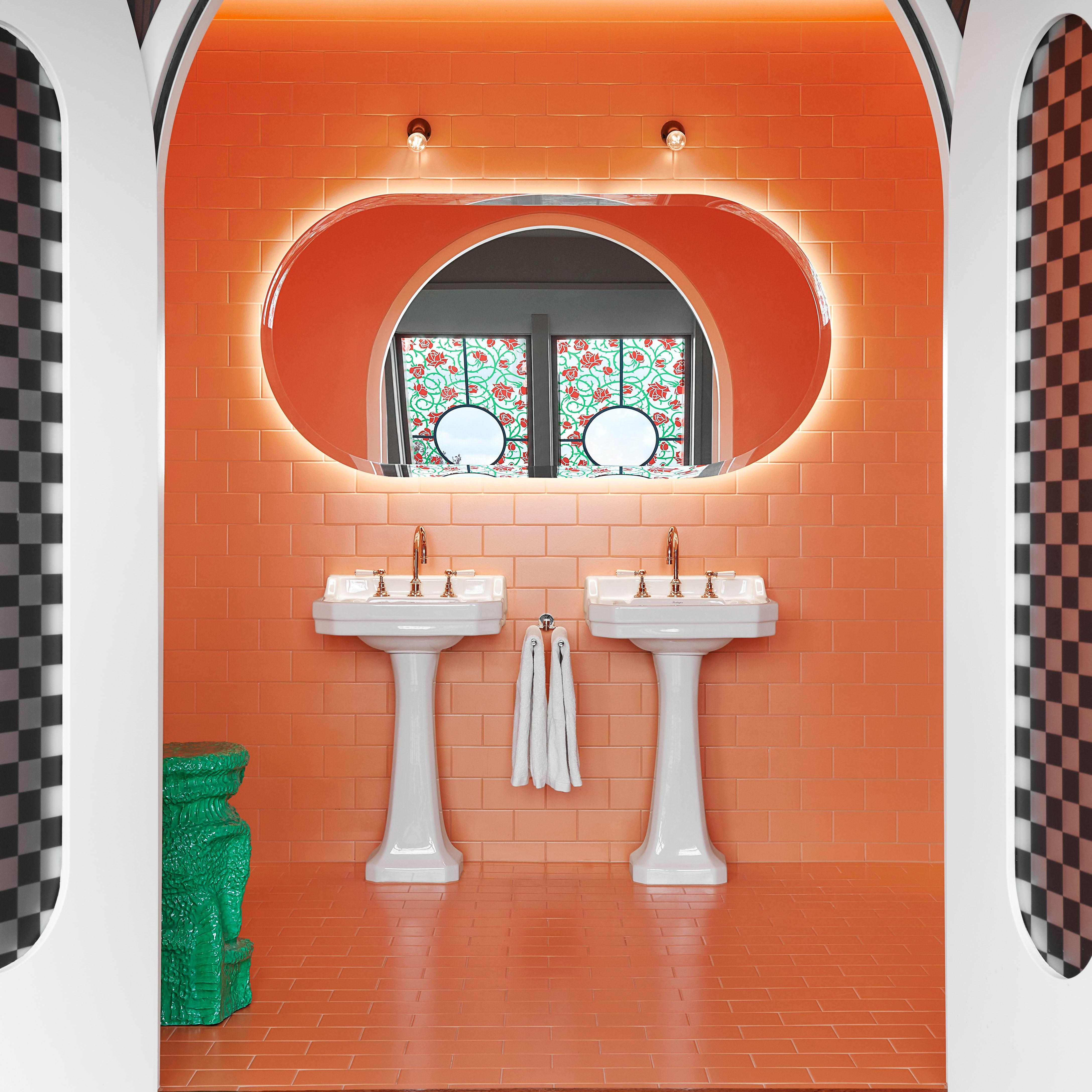 Colorful bathroom: ⁤Celebrate vibrancy with bold ​hues and playful accents