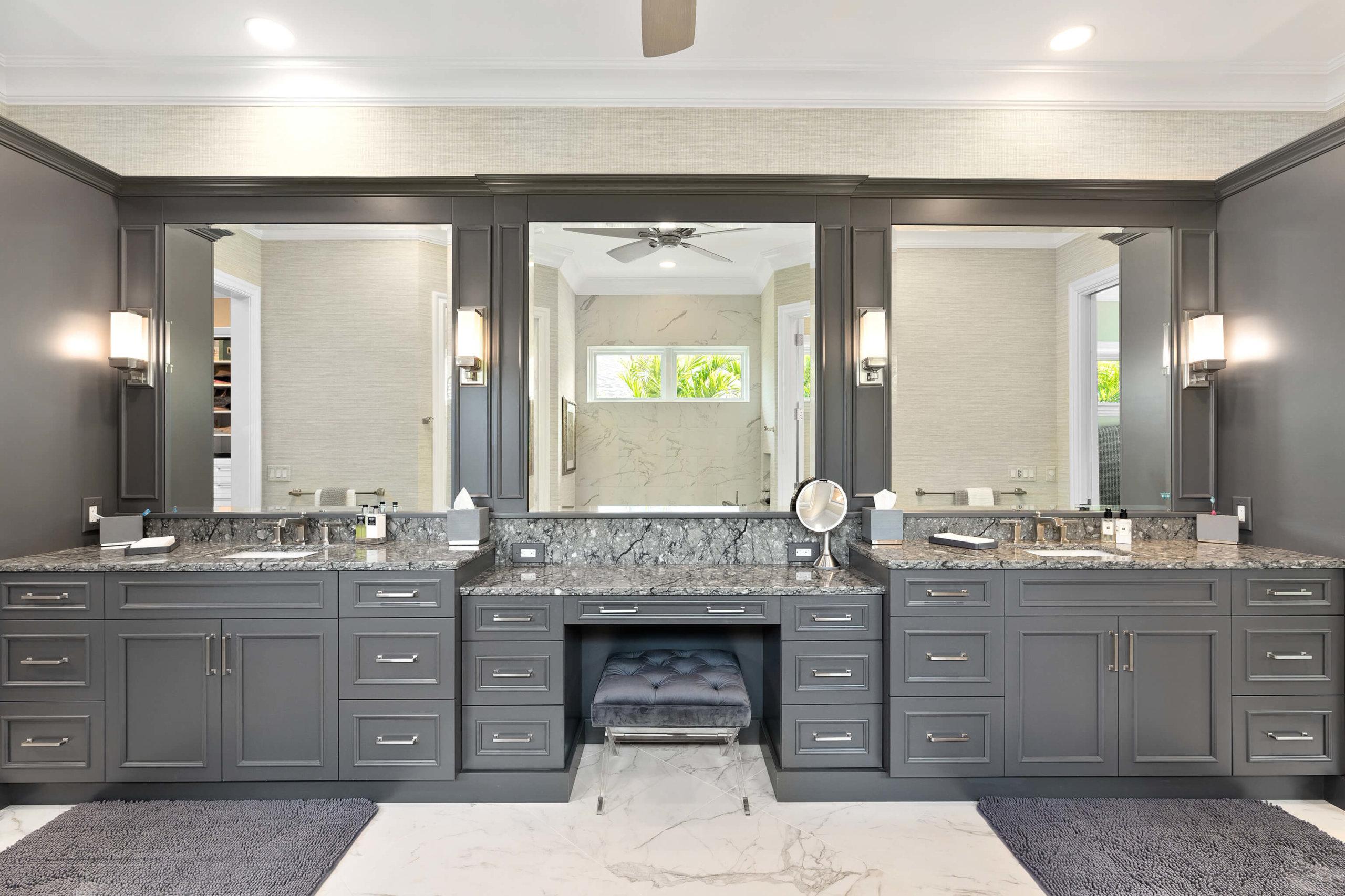 Integrated lighting ​in cabinetry for ‍a sleek⁤ modern bathroom​ look