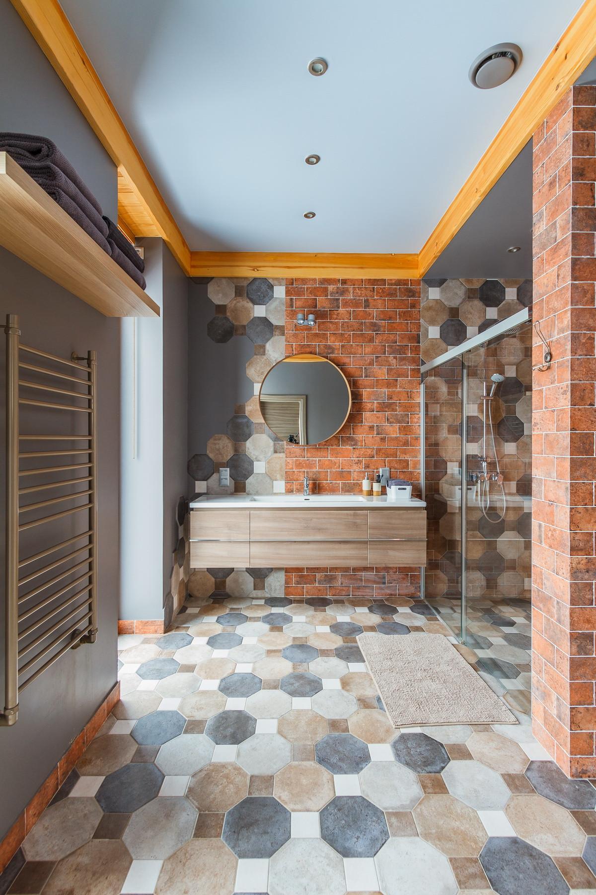 Industrial bathroom: Showcase raw materials and bold‌ accents⁢ for urban flair