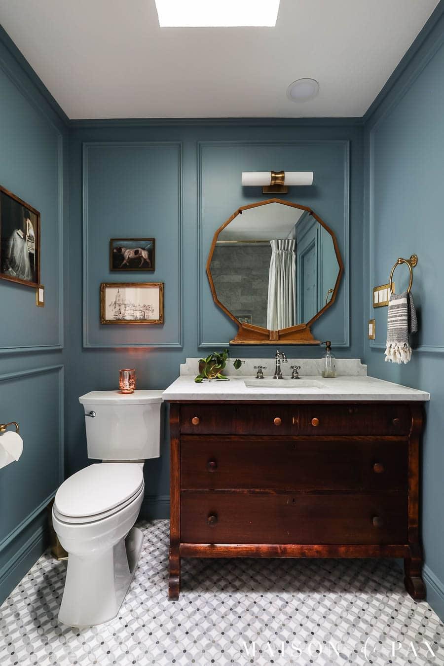 Install skylights to flood‍ your wooden bathroom with natural light